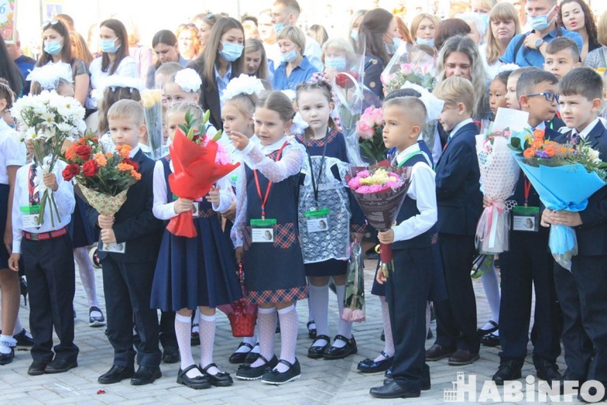 В крае планируют ввести выплату для многодетных семей для покупки одежды к школе