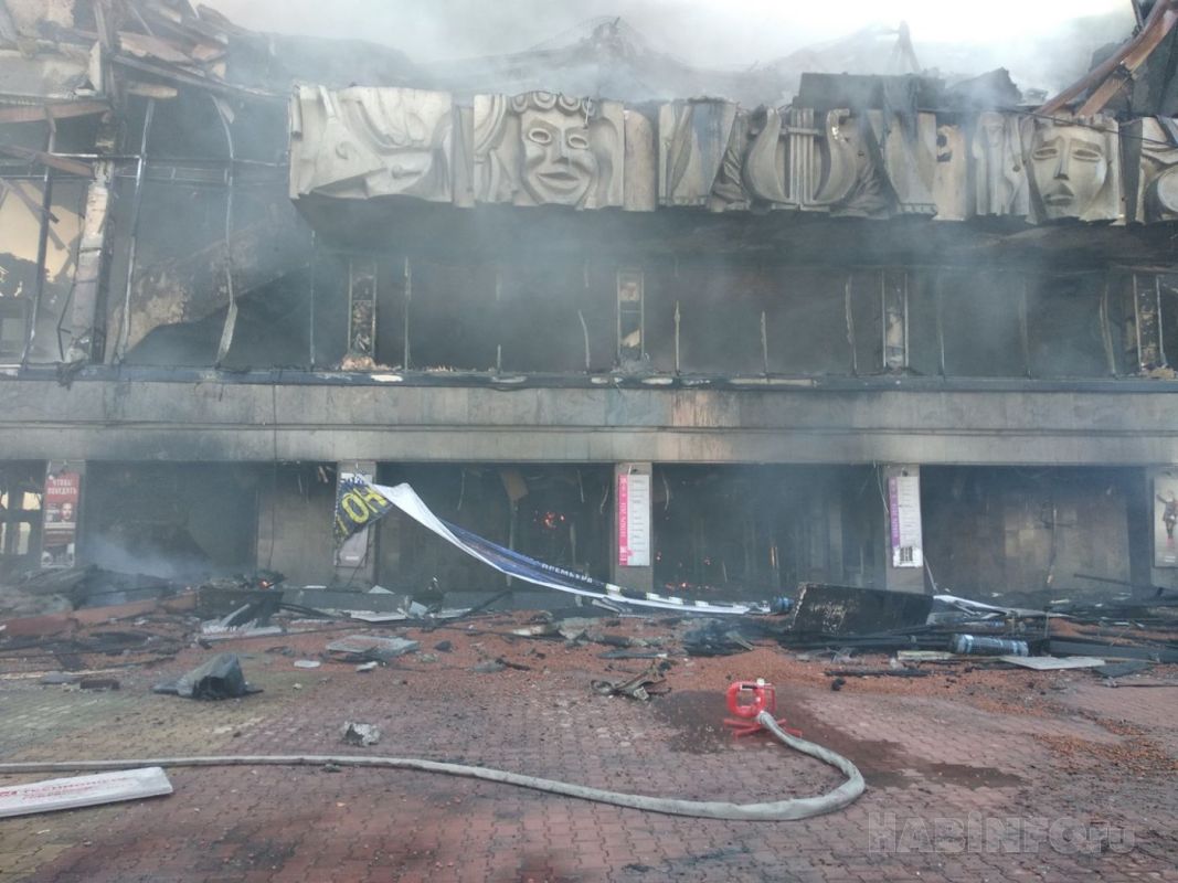 Перебои с сотовой связью возможны в Хабаровске из-за пожара в музыкальном театре