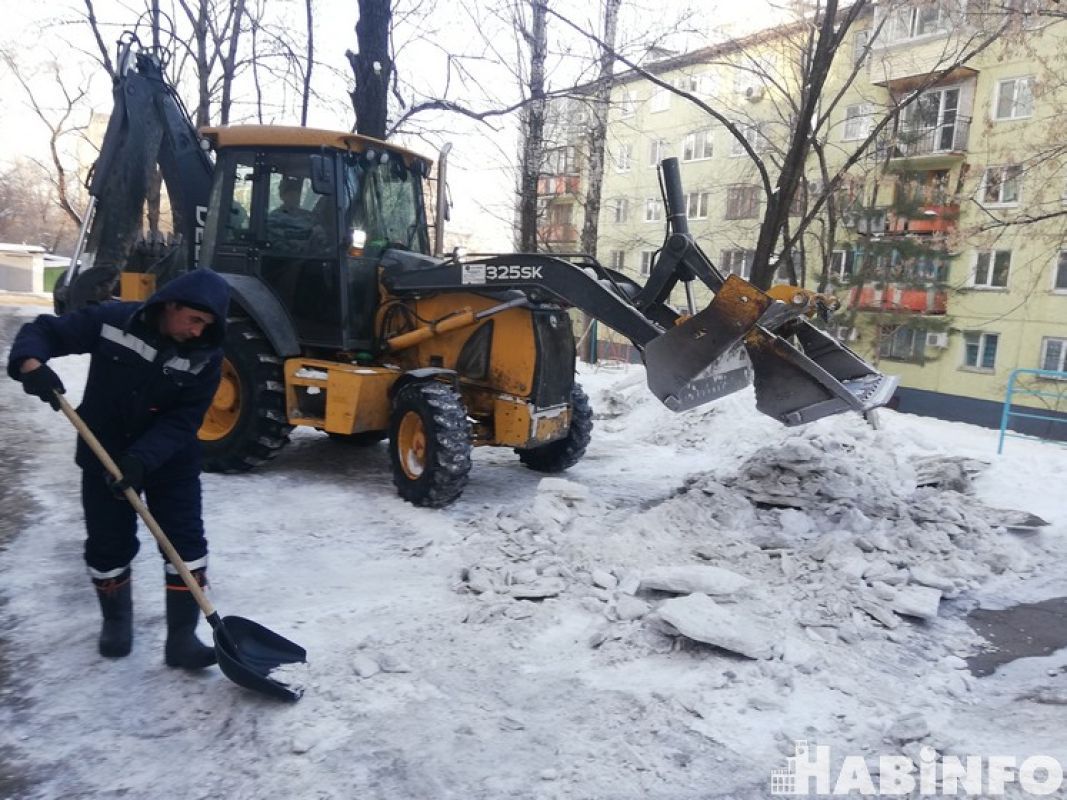 Качество уборки снега во дворах после снегопада проверяют в Хабаровске