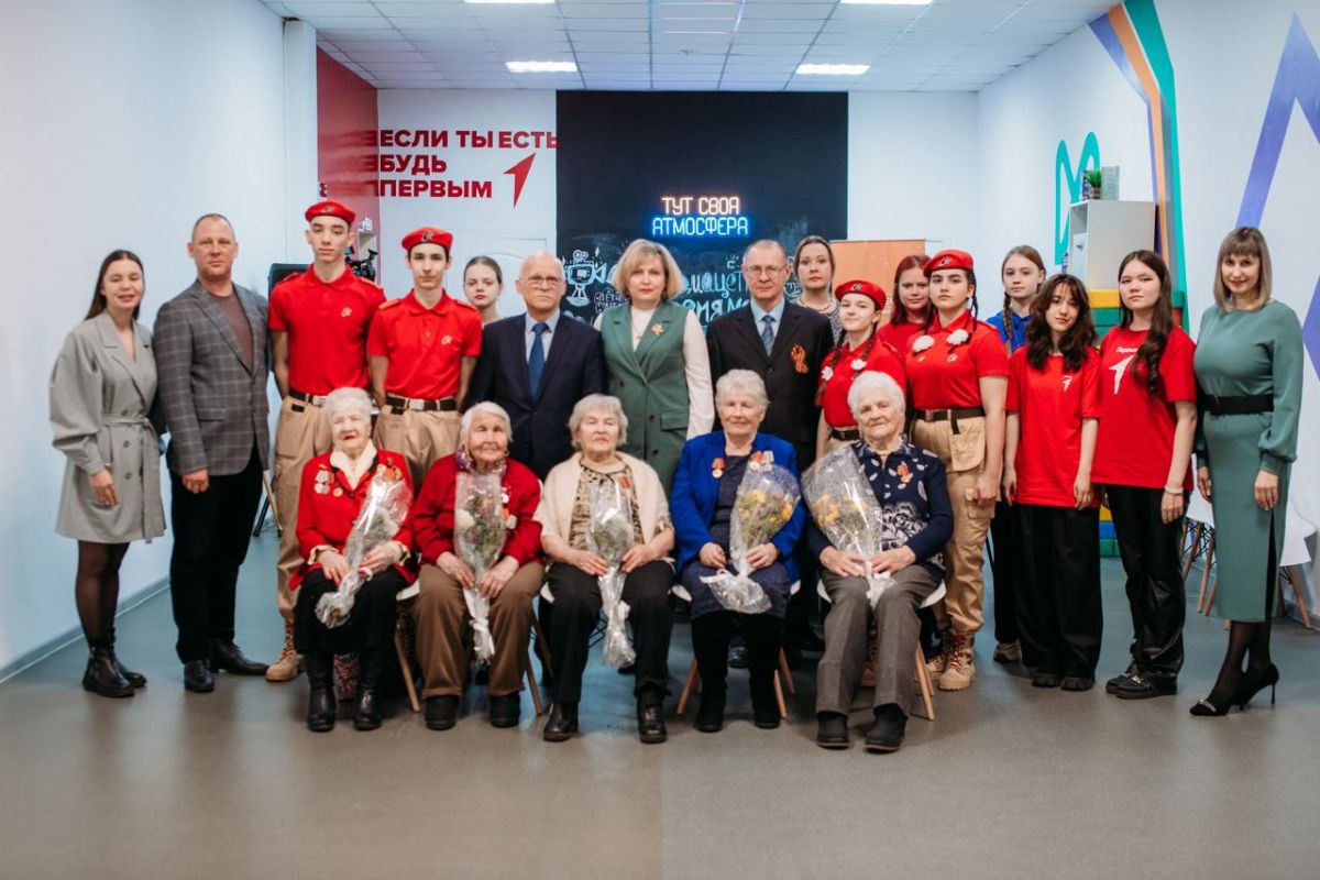 В Амурском районе Хабаровского края ветеранам вручили первые медали к 80-летию Победы