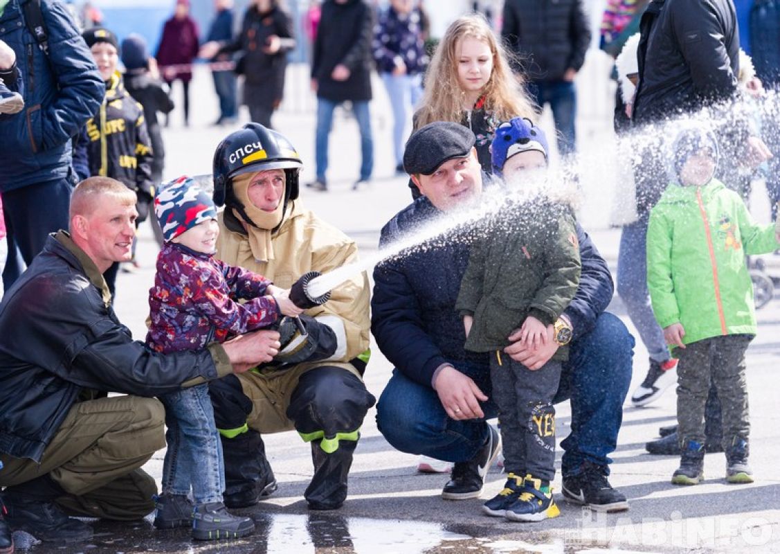 Огонь, вода и медные трубы: день пожарной охраны в Хабаровске