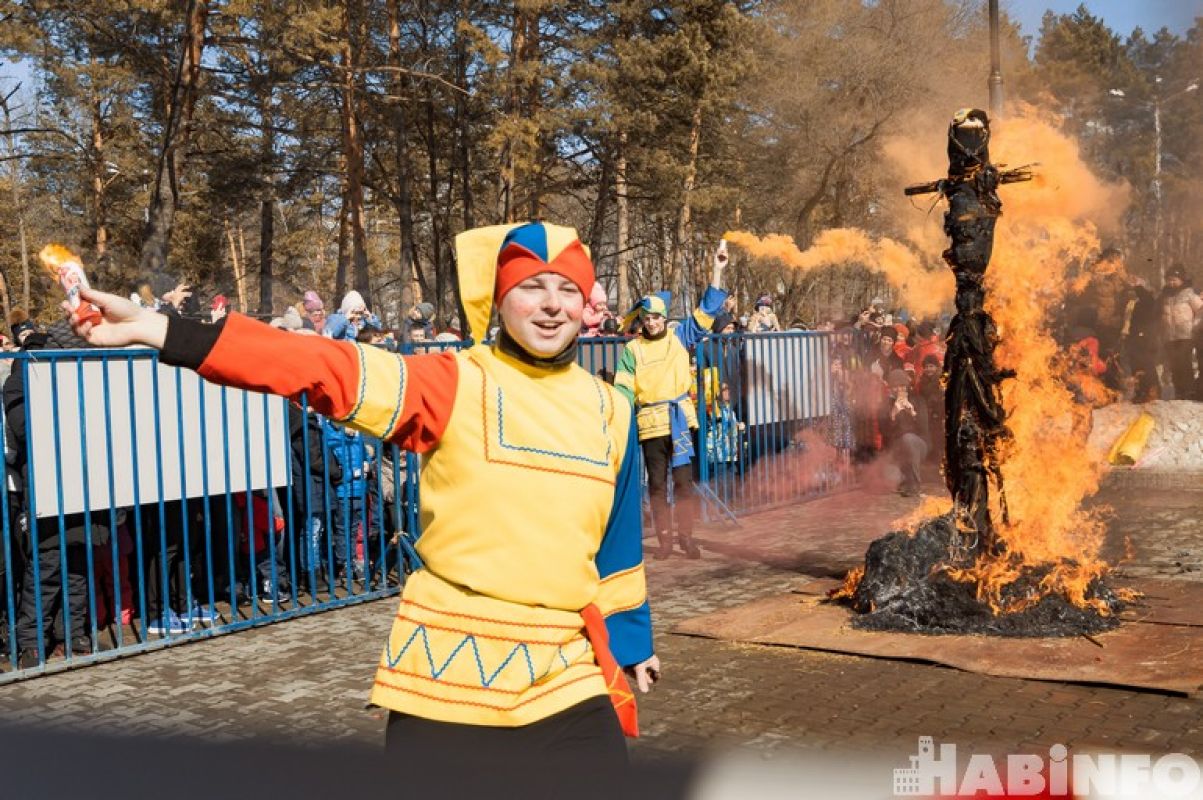 «Гори, чучело!»: в Хабаровске отпраздновали Масленицу